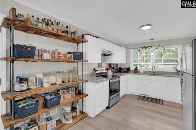 1935 Valley View, West Columbia, SC 29169