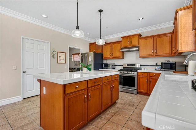 21803 Delany Lane, Canoga Park, CA 91304