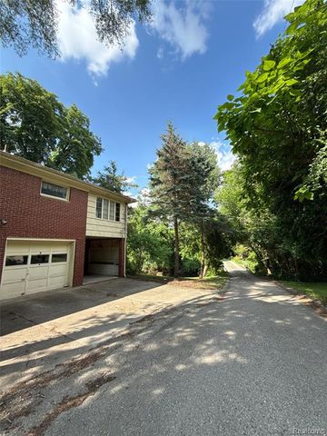 5910 Lakewood Boulevard, Clawson, MI 48346
