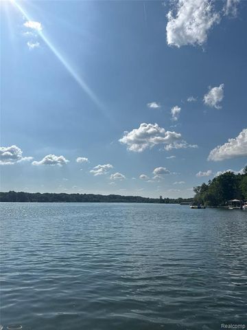 5910 Lakewood Boulevard, Clawson, MI 48346