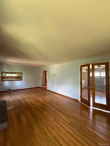 5910 Lakewood Boulevard, Clawson, MI 48346