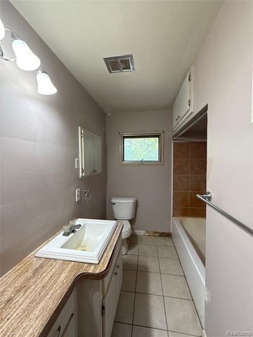 5910 Lakewood Boulevard, Clawson, MI 48346