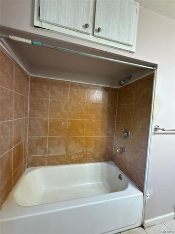 5910 Lakewood Boulevard, Clawson, MI 48346