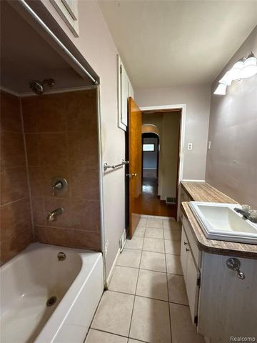 5910 Lakewood Boulevard, Clawson, MI 48346