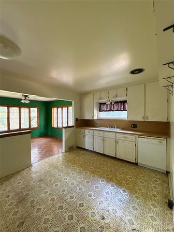 5910 Lakewood Boulevard, Clawson, MI 48346