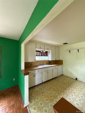 5910 Lakewood Boulevard, Clawson, MI 48346