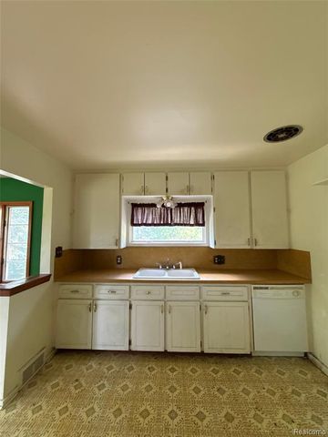 5910 Lakewood Boulevard, Clawson, MI 48346