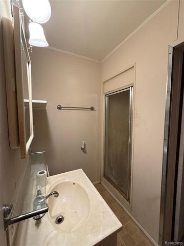 5910 Lakewood Boulevard, Clawson, MI 48346