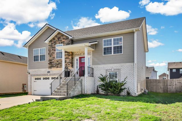 1045 Whitney Dr, Clarksville, TN 37042