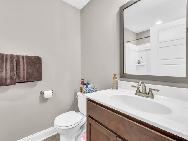 1045 Whitney Dr, Clarksville, TN 37042