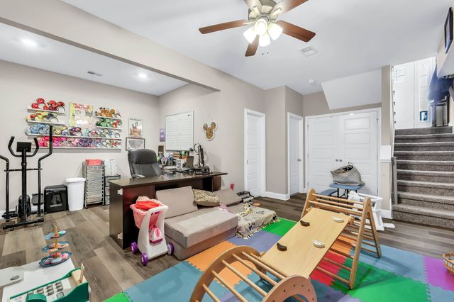 1045 Whitney Dr, Clarksville, TN 37042