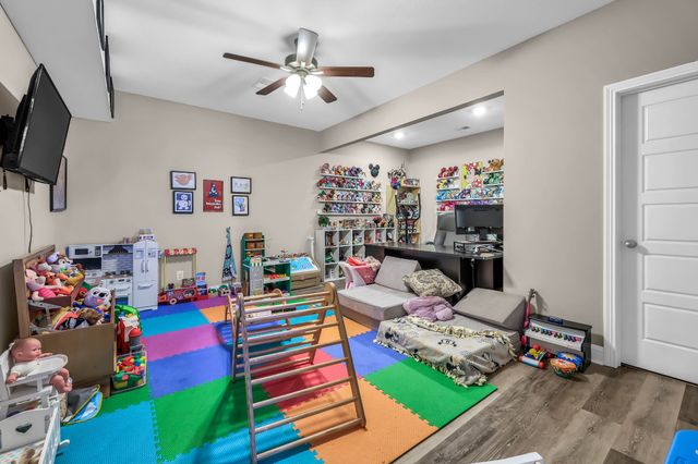 1045 Whitney Dr, Clarksville, TN 37042