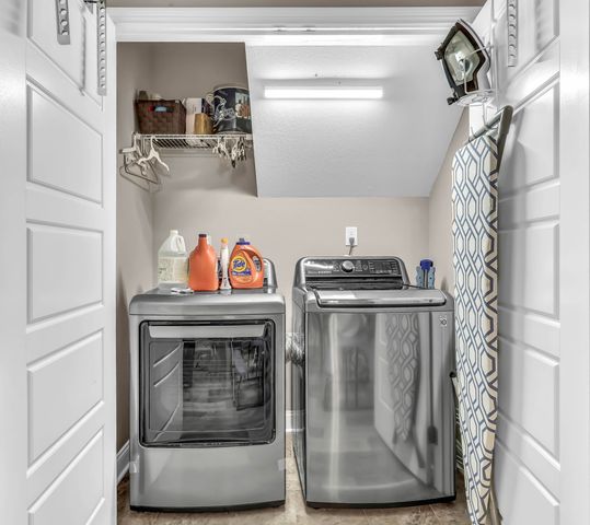 1045 Whitney Dr, Clarksville, TN 37042