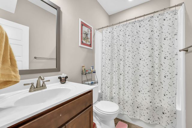 1045 Whitney Dr, Clarksville, TN 37042