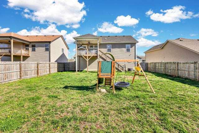 1045 Whitney Dr, Clarksville, TN 37042