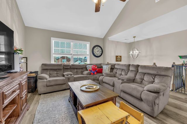 1045 Whitney Dr, Clarksville, TN 37042