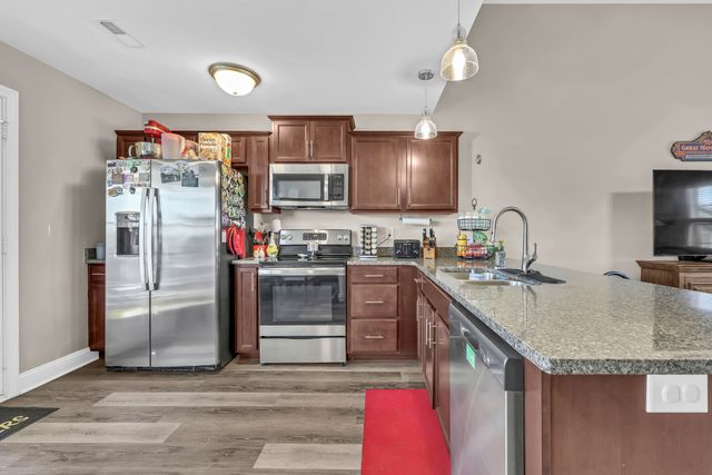 1045 Whitney Dr, Clarksville, TN 37042