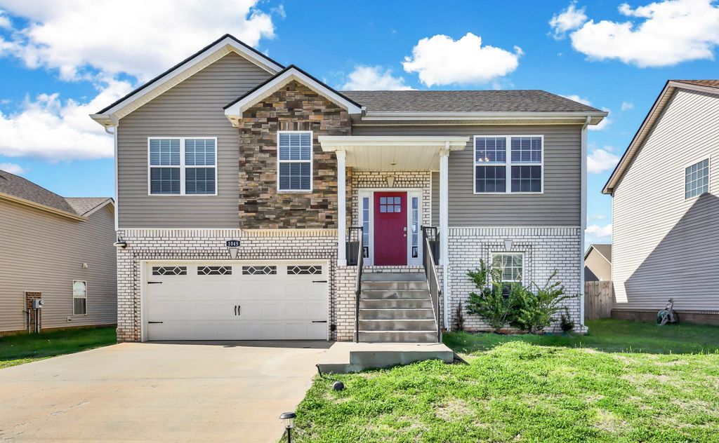 1045 Whitney Dr, Clarksville, TN 37042