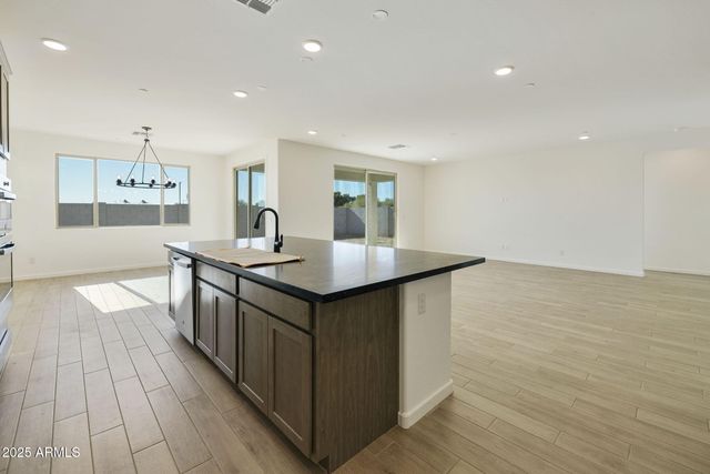 15691 W MERCER Lane, Surprise, AZ 85379