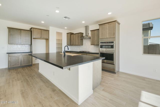 15691 W MERCER Lane, Surprise, AZ 85379