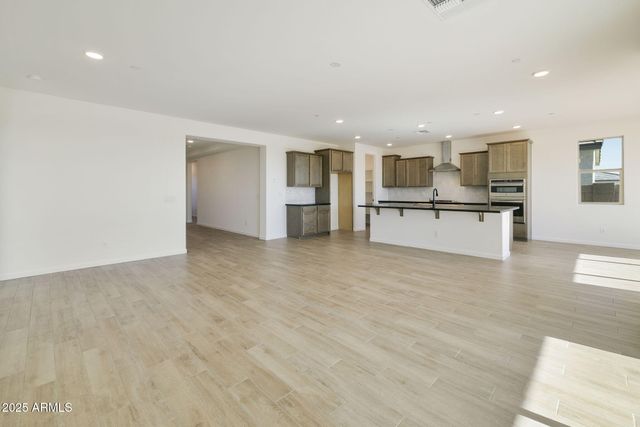 15691 W MERCER Lane, Surprise, AZ 85379