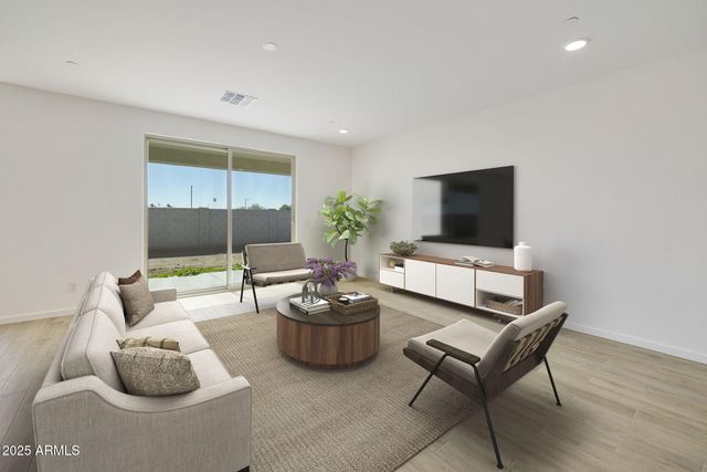 15691 W MERCER Lane, Surprise, AZ 85379