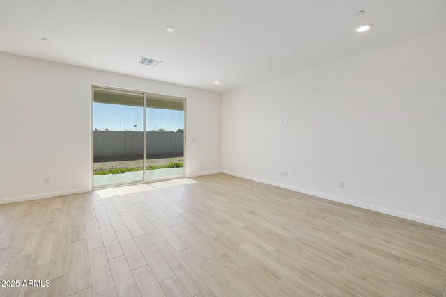 15691 W MERCER Lane, Surprise, AZ 85379