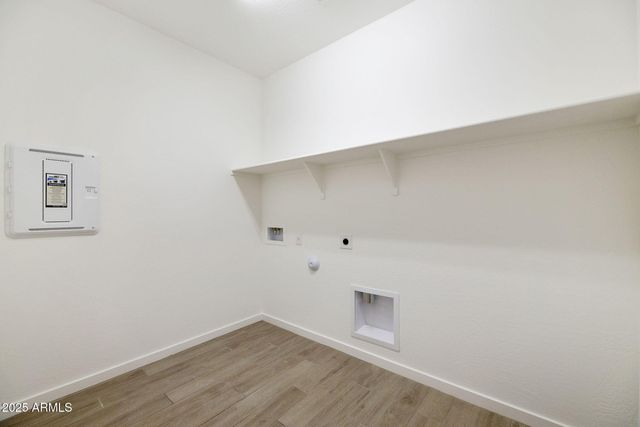 15691 W MERCER Lane, Surprise, AZ 85379