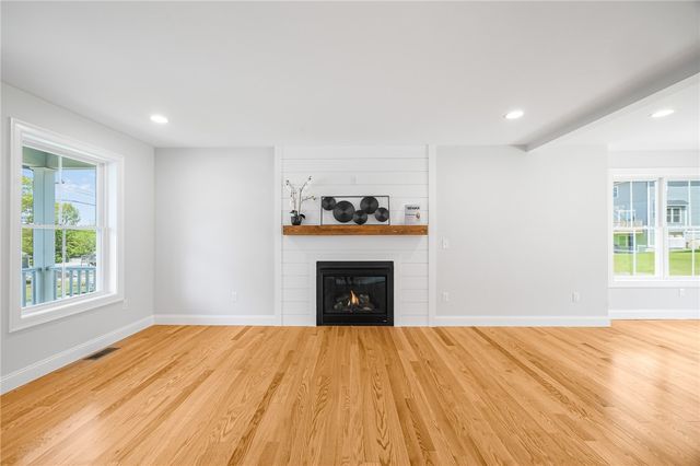 212 St Louis Avenue, Woonsocket, RI 02895
