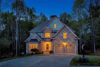 102 Valley Circle, Woodstock, GA 30189