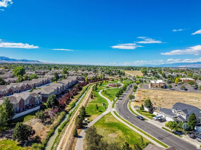 10854 S HARVEST POINT DR, South Jordan, UT 84009