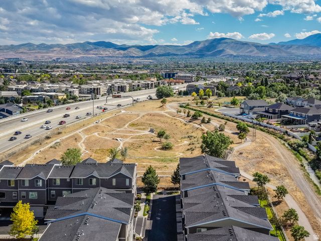 10854 S HARVEST POINT DR, South Jordan, UT 84009