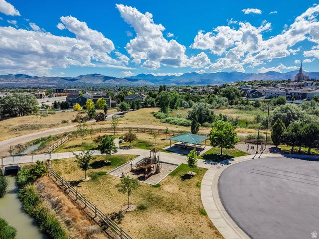 10854 S HARVEST POINT DR, South Jordan, UT 84009