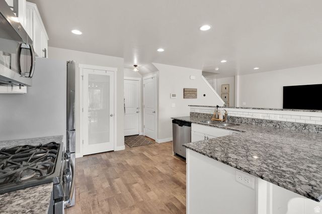 10854 S HARVEST POINT DR, South Jordan, UT 84009