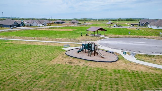 125 Nicks Cv, Lockhart, TX 78644