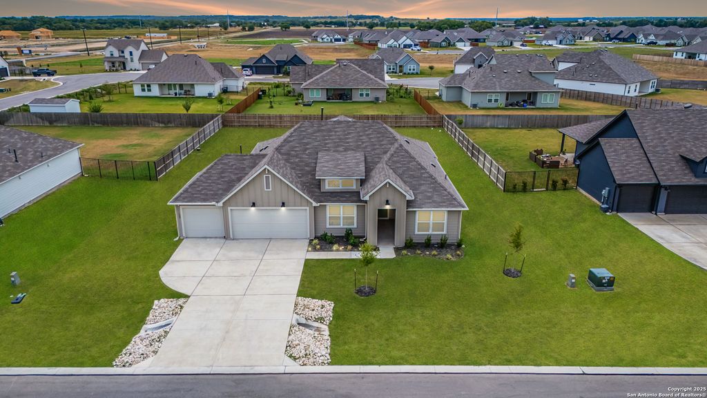 125 Nicks Cv, Lockhart, TX 78644