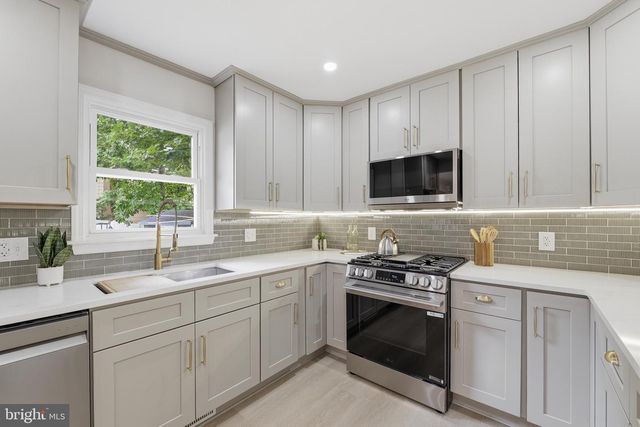 3 CRICKET LN, Cherry Hill, NJ 08003