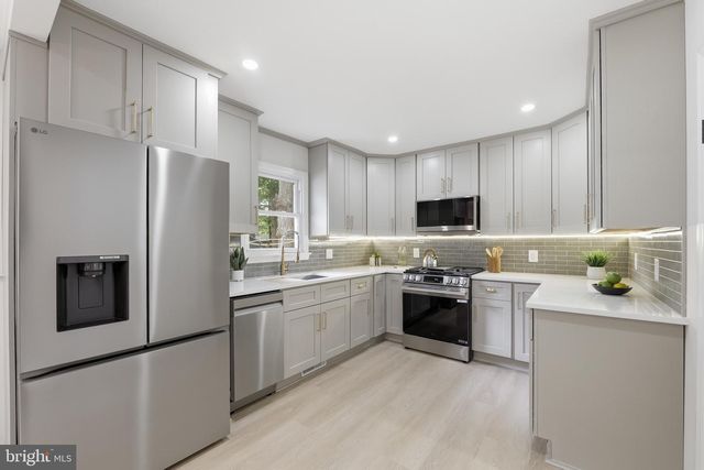 3 CRICKET LN, Cherry Hill, NJ 08003