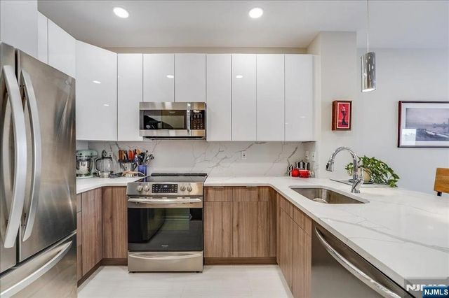 26 Ave At Port Imperial 213, West New York, NJ 07093