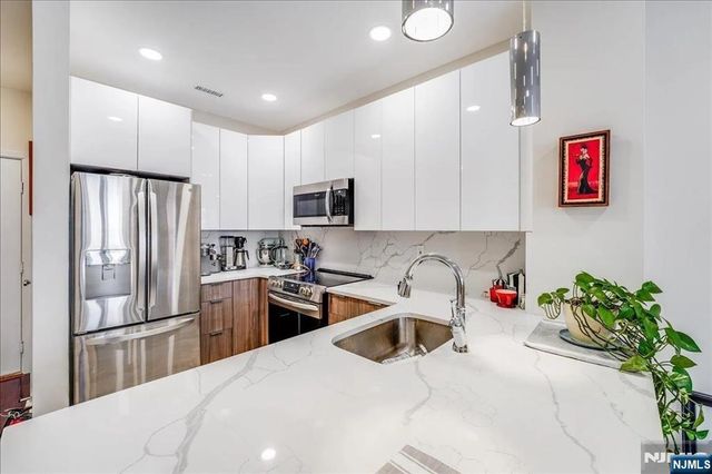 26 Ave At Port Imperial 213, West New York, NJ 07093