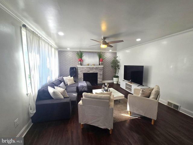 1303 MANOR RD, Lansdowne, PA 19050