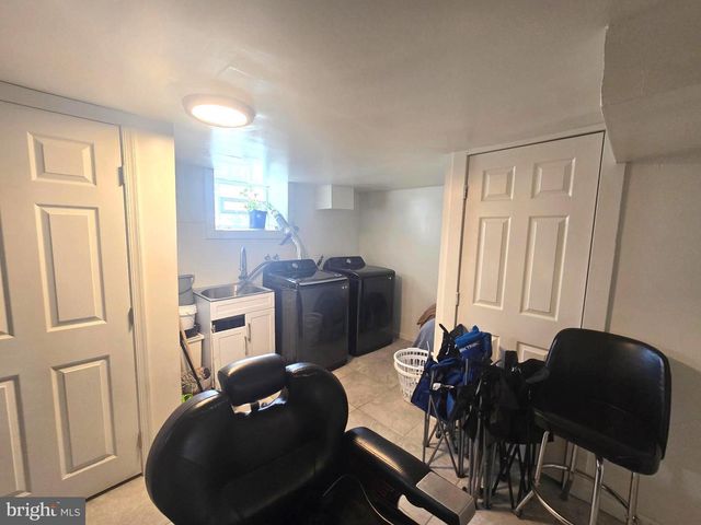 1303 MANOR RD, Lansdowne, PA 19050