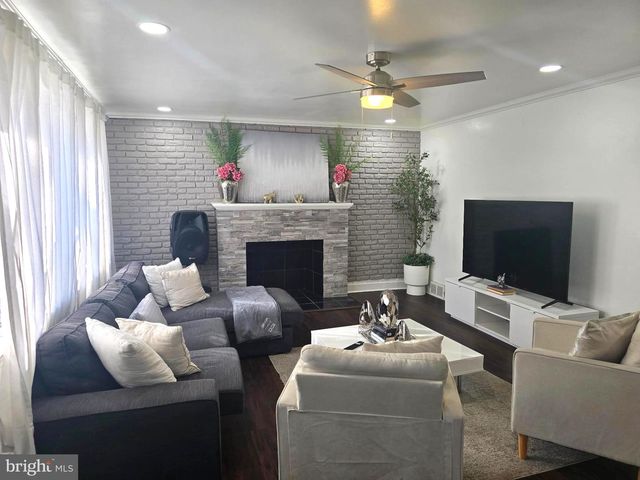 1303 MANOR RD, Lansdowne, PA 19050