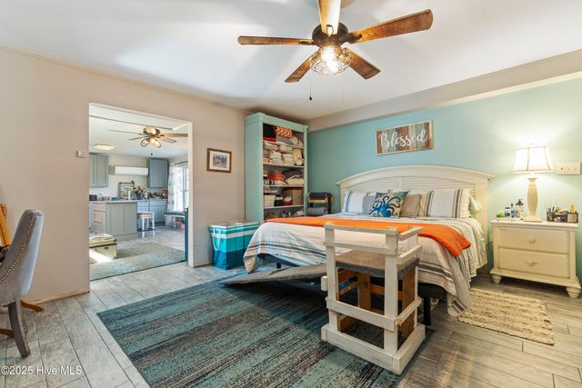 198 Jefferson Road, Lake Waccamaw, NC 28450