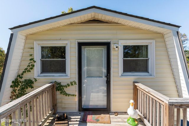 198 Jefferson Road, Lake Waccamaw, NC 28450