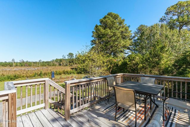 198 Jefferson Road, Lake Waccamaw, NC 28450