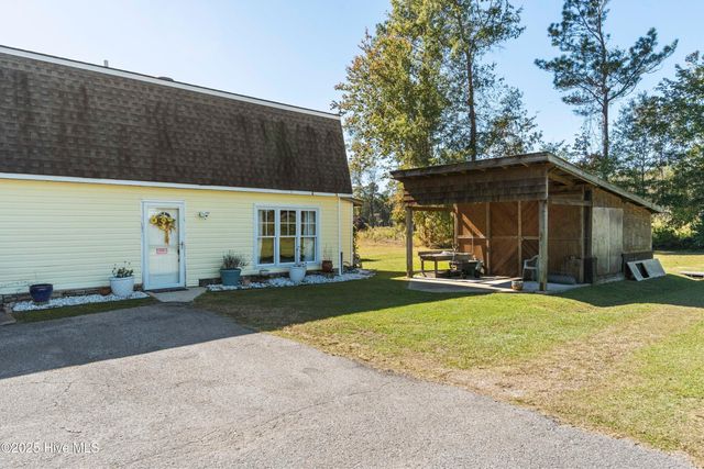 198 Jefferson Road, Lake Waccamaw, NC 28450