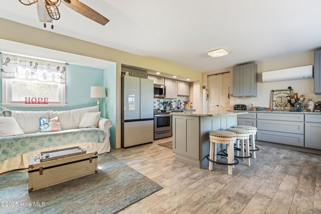 198 Jefferson Road, Lake Waccamaw, NC 28450