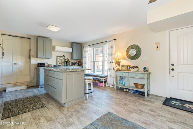 198 Jefferson Road, Lake Waccamaw, NC 28450