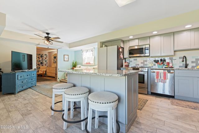 198 Jefferson Road, Lake Waccamaw, NC 28450